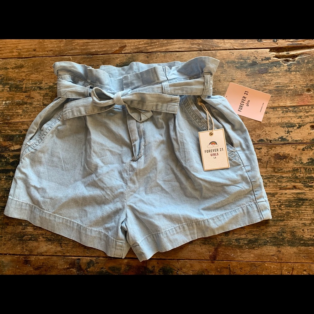 NWT Girls size 9/10 light denim shorts 4ever21